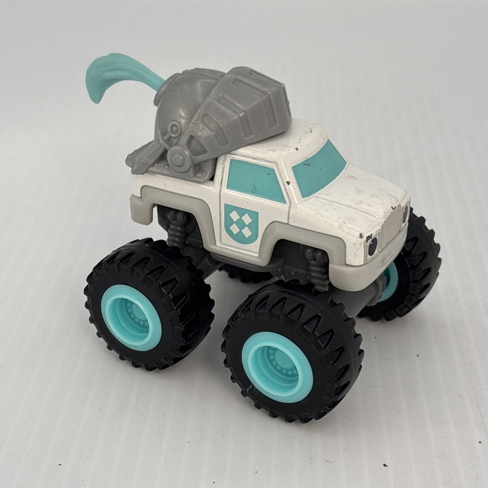Blaze And The Monster Machines Knight Truck DPL39 Truck 2014